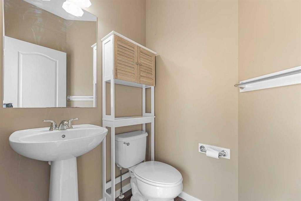 46 Autumn Crescent Se, Calgary, AB - Indoor Photo Showing Bathroom
