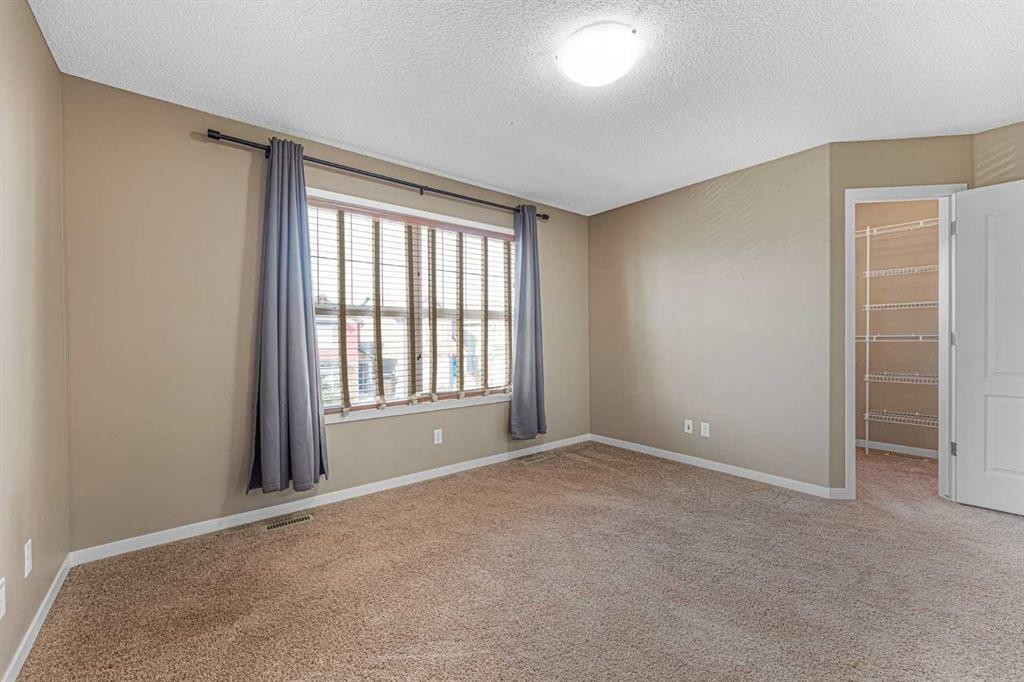 46 Autumn Crescent Se, Calgary, AB - Indoor Photo Showing Other Room