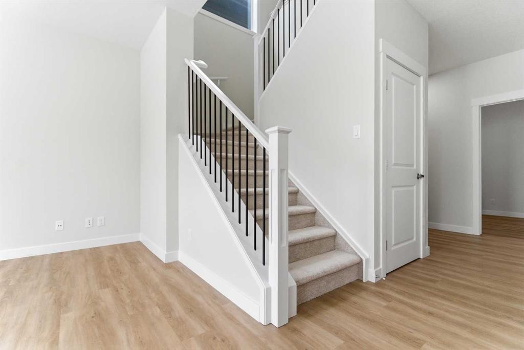 358 Corner Glen Way Ne, Calgary, AB - Indoor Photo Showing Other Room