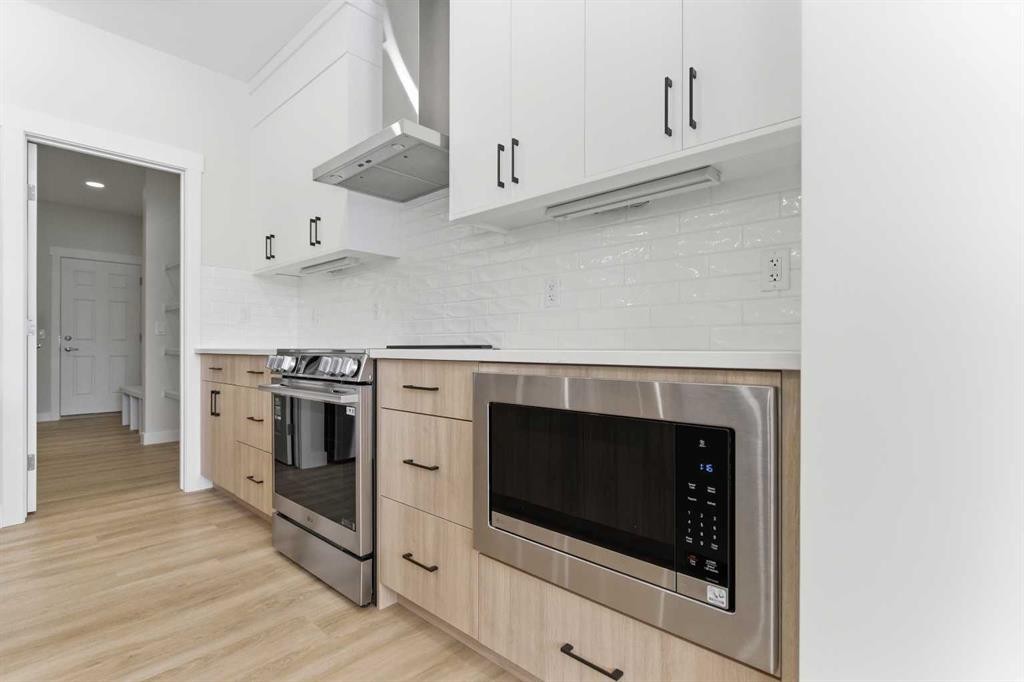 358 Corner Glen Way Ne, Calgary, AB - Indoor Photo Showing Kitchen With Upgraded Kitchen