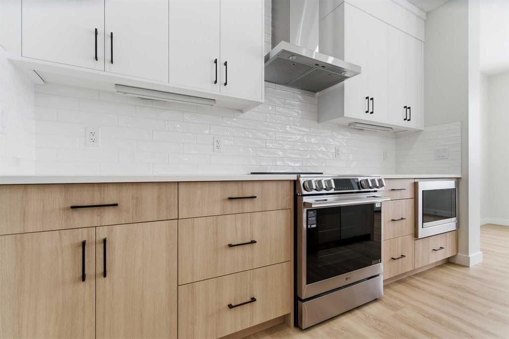 358 Corner Glen Way Ne, Calgary, AB - Indoor Photo Showing Kitchen With Upgraded Kitchen