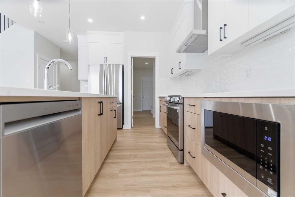 358 Corner Glen Way Ne, Calgary, AB - Indoor Photo Showing Kitchen With Upgraded Kitchen