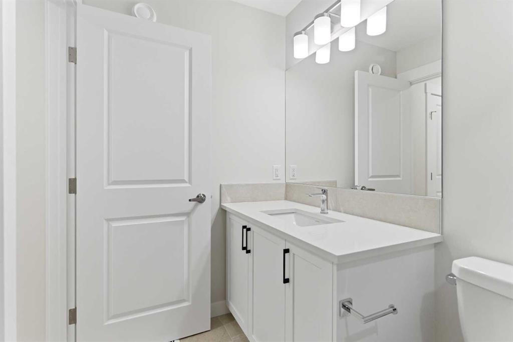 358 Corner Glen Way Ne, Calgary, AB - Indoor Photo Showing Bathroom