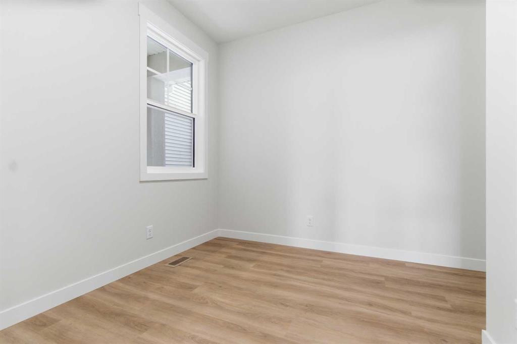 358 Corner Glen Way Ne, Calgary, AB - Indoor Photo Showing Other Room
