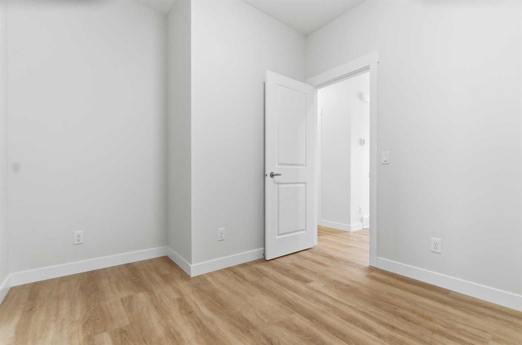 358 Corner Glen Way Ne, Calgary, AB - Indoor Photo Showing Other Room