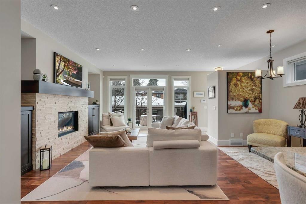 2041 45 Avenue Sw, Calgary, AB - Indoor Photo Showing Living Room With Fireplace