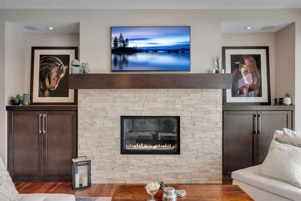 2041 45 Avenue Sw, Calgary, AB - Indoor Photo Showing Living Room With Fireplace