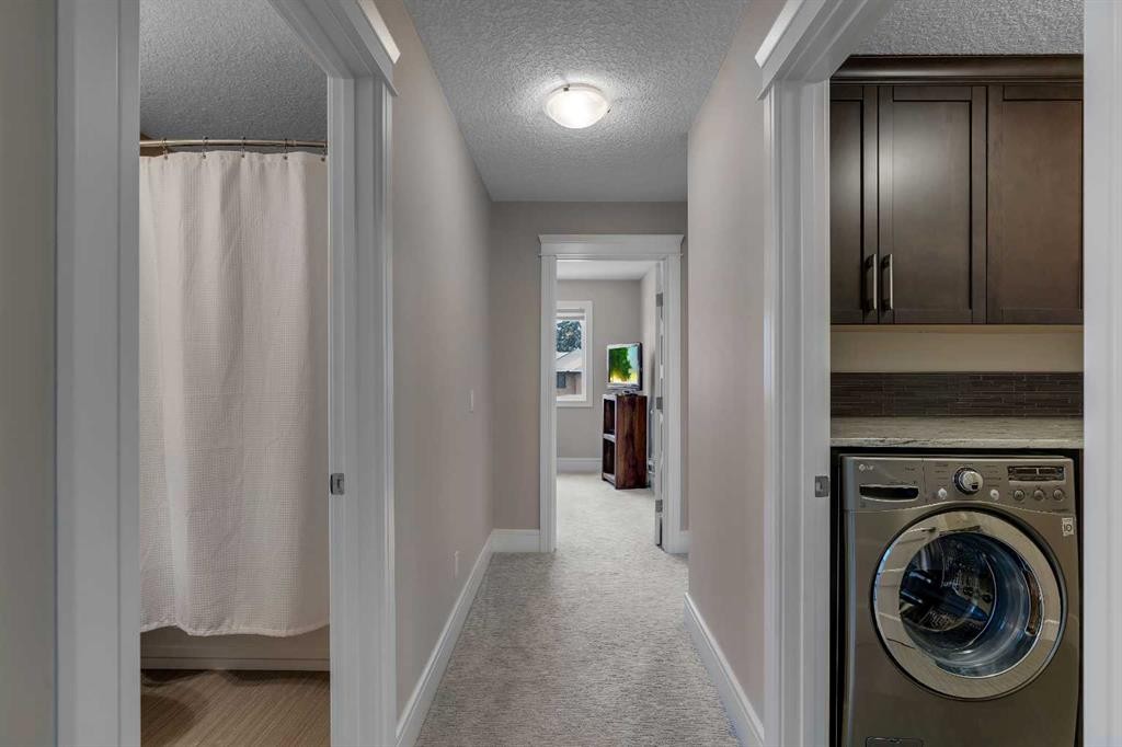 2041 45 Avenue Sw, Calgary, AB - Indoor Photo Showing Laundry Room