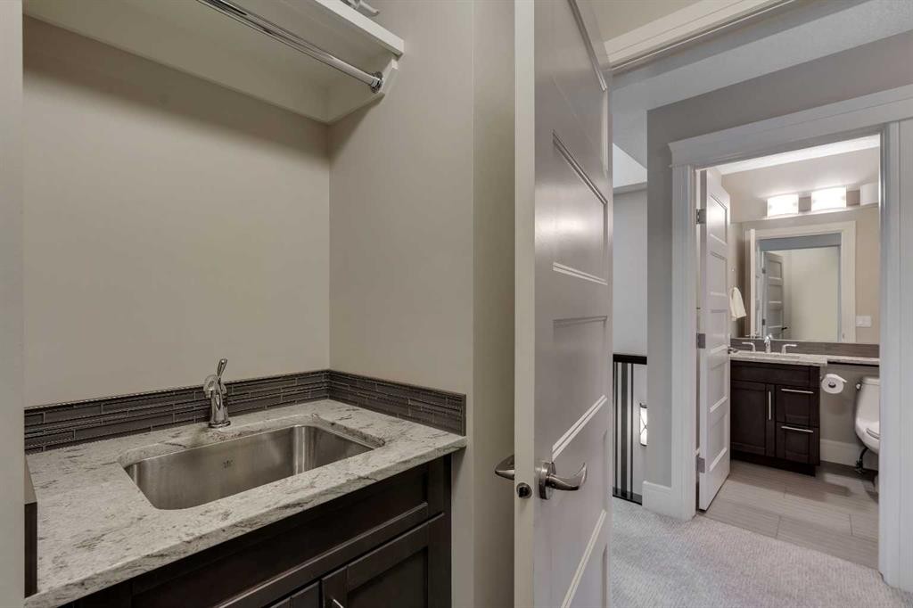 2041 45 Avenue Sw, Calgary, AB - Indoor Photo Showing Other Room