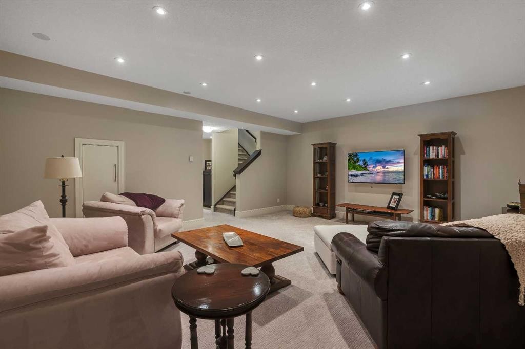 2041 45 Avenue Sw, Calgary, AB - Indoor