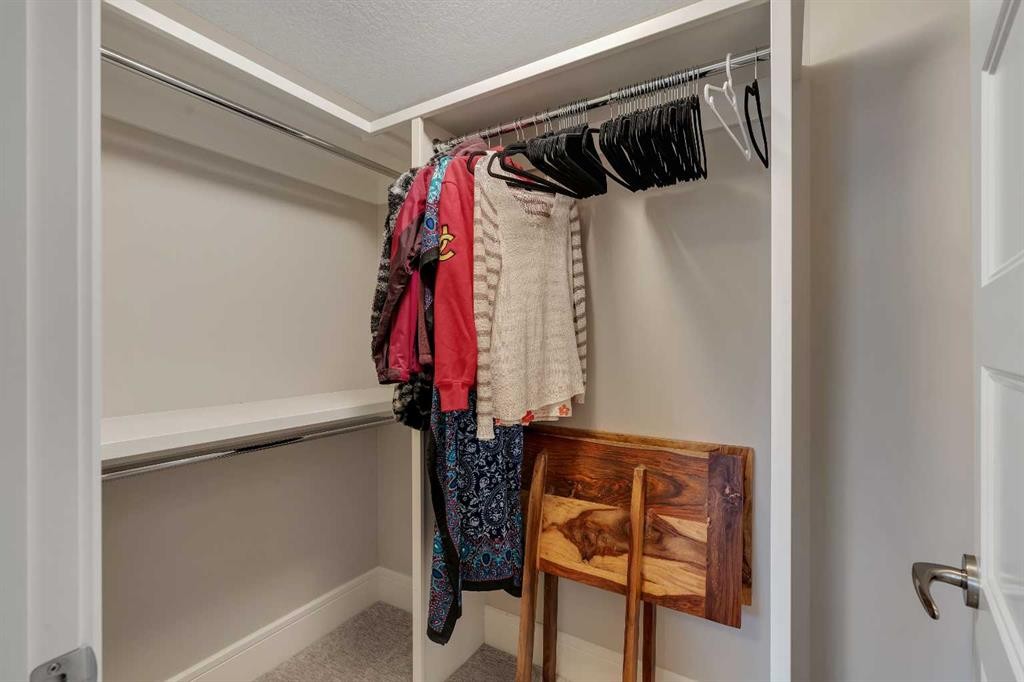 2041 45 Avenue Sw, Calgary, AB - Indoor With Storage