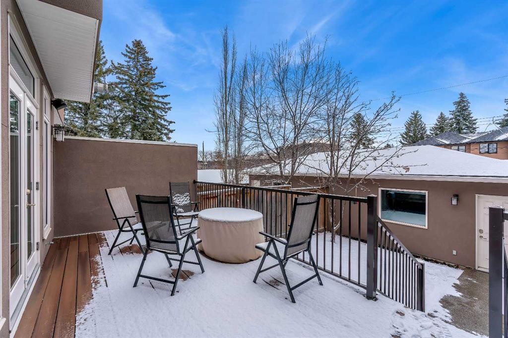 2041 45 Avenue Sw, Calgary, AB - Outdoor With Exterior