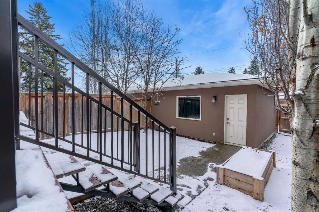 2041 45 Avenue Sw, Calgary, AB - Outdoor With Exterior