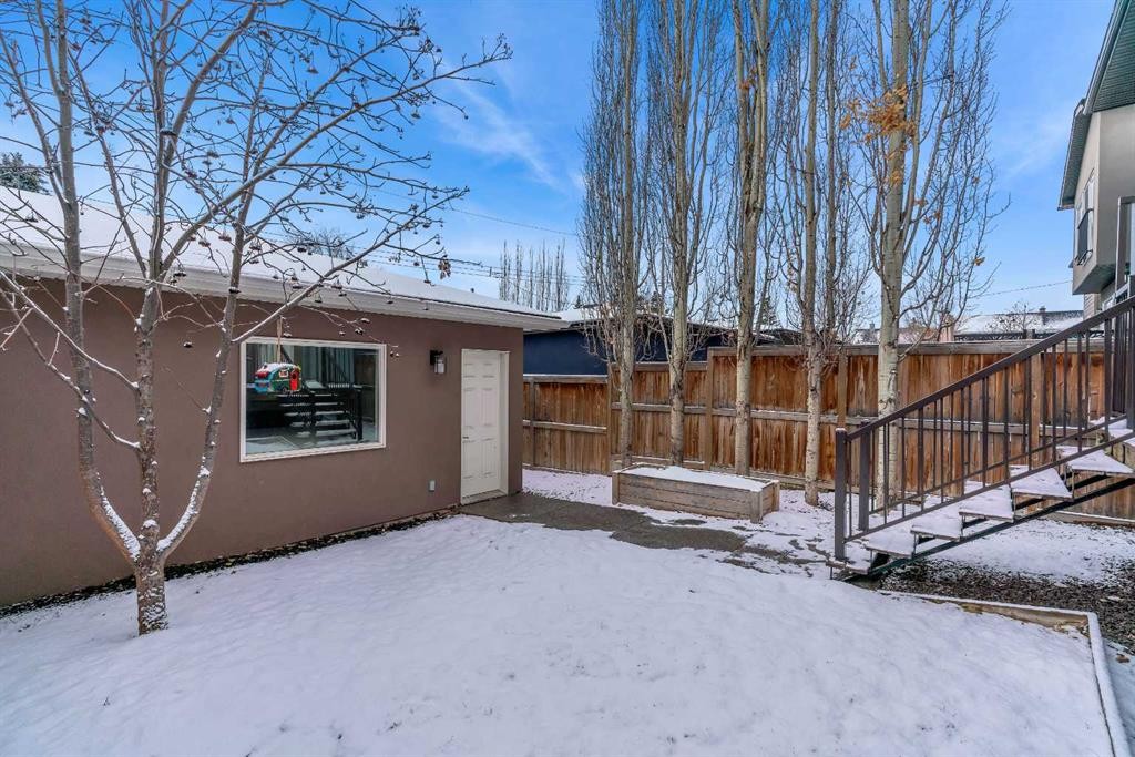 2041 45 Avenue Sw, Calgary, AB - Outdoor