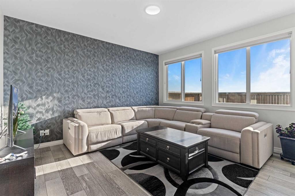 437 Corner Meadows Way Ne, Calgary, AB - Indoor Photo Showing Living Room