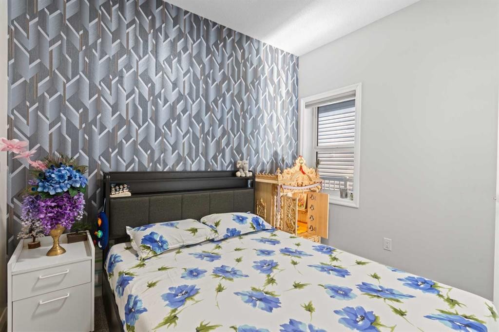 437 Corner Meadows Way Ne, Calgary, AB - Indoor Photo Showing Bedroom