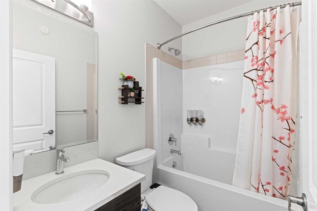 437 Corner Meadows Way Ne, Calgary, AB - Indoor Photo Showing Bathroom