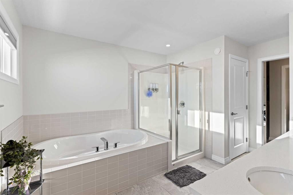 437 Corner Meadows Way Ne, Calgary, AB - Indoor Photo Showing Bathroom