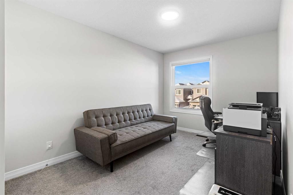 437 Corner Meadows Way Ne, Calgary, AB - Indoor Photo Showing Office