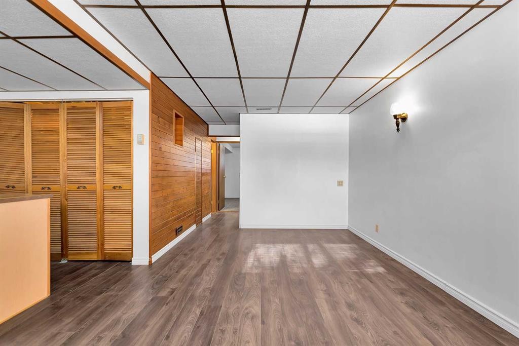 295 Edgepark Boulevard Nw, Calgary, AB - Indoor Photo Showing Other Room