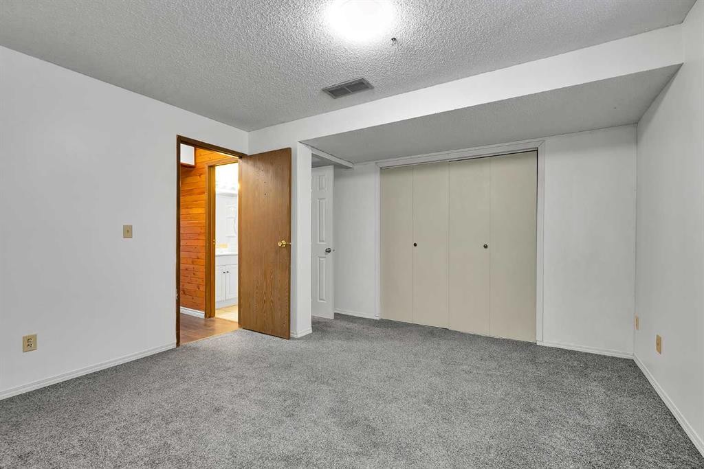 295 Edgepark Boulevard Nw, Calgary, AB - Indoor Photo Showing Other Room