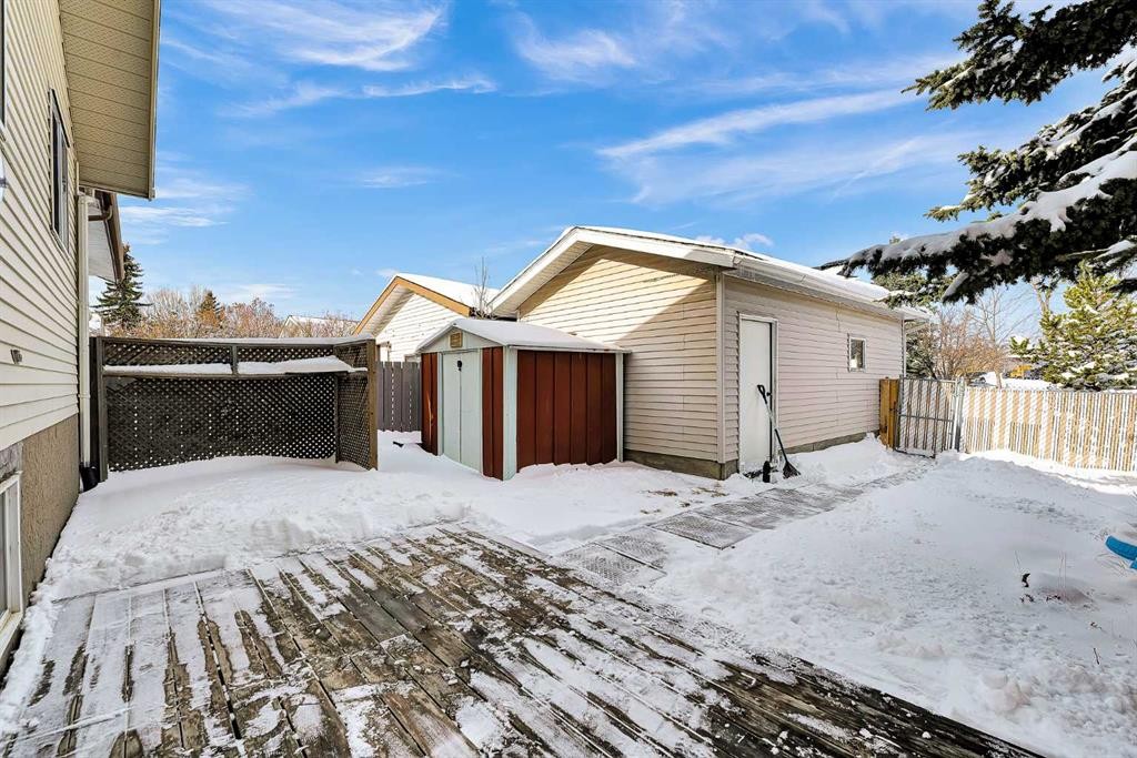 295 Edgepark Boulevard Nw, Calgary, AB - Outdoor With Exterior