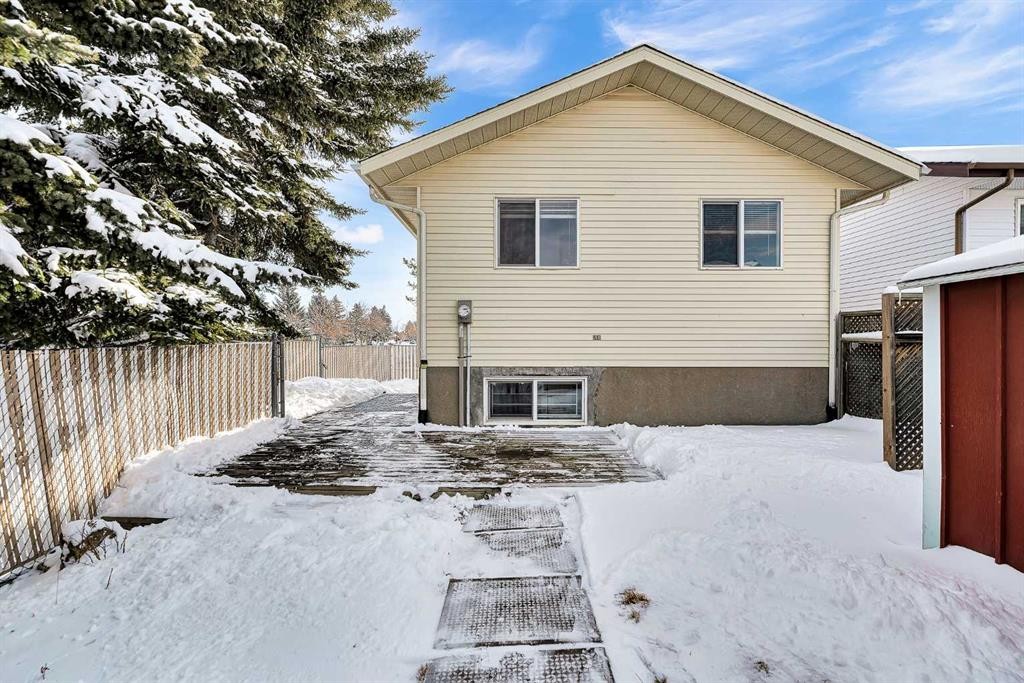 295 Edgepark Boulevard Nw, Calgary, AB - Outdoor