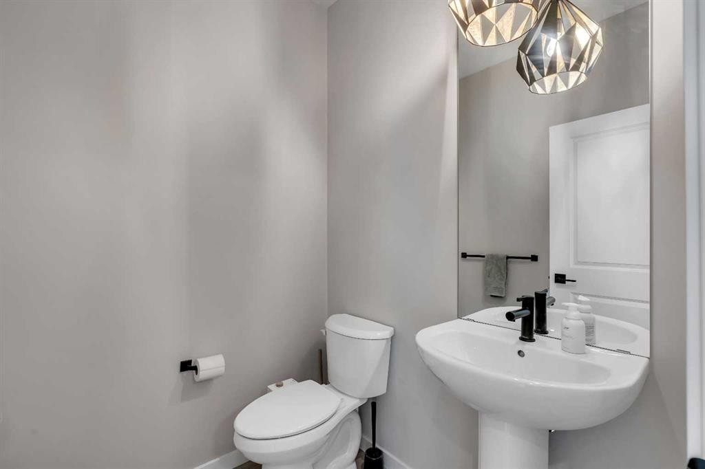 23 Savoy Terrace Se, Calgary, AB - Indoor Photo Showing Other Room