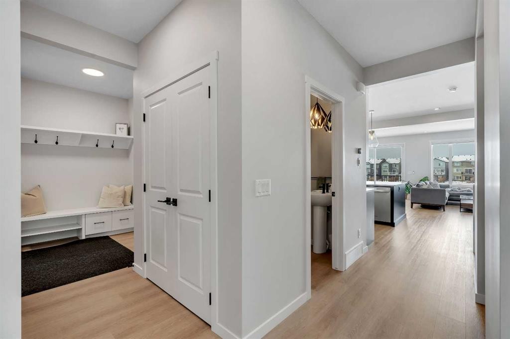 23 Savoy Terrace Se, Calgary, AB - Indoor Photo Showing Other Room