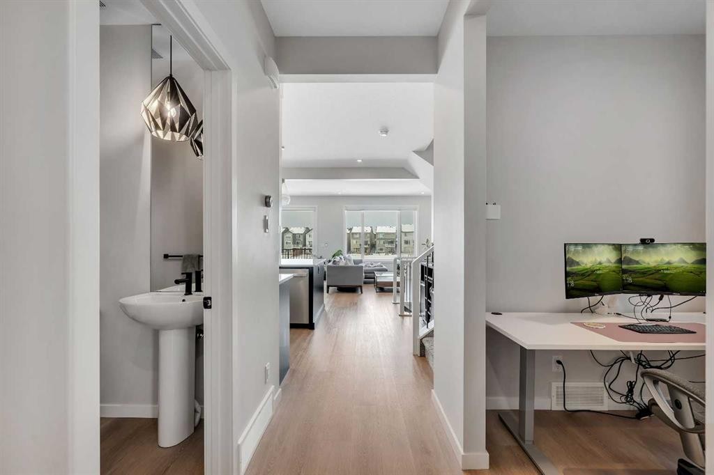 23 Savoy Terrace Se, Calgary, AB - Indoor