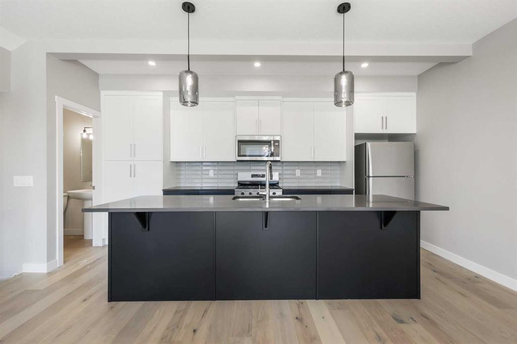8 Waterford Glen, Chestermere, AB - Indoor Photo Showing Kitchen With Upgraded Kitchen