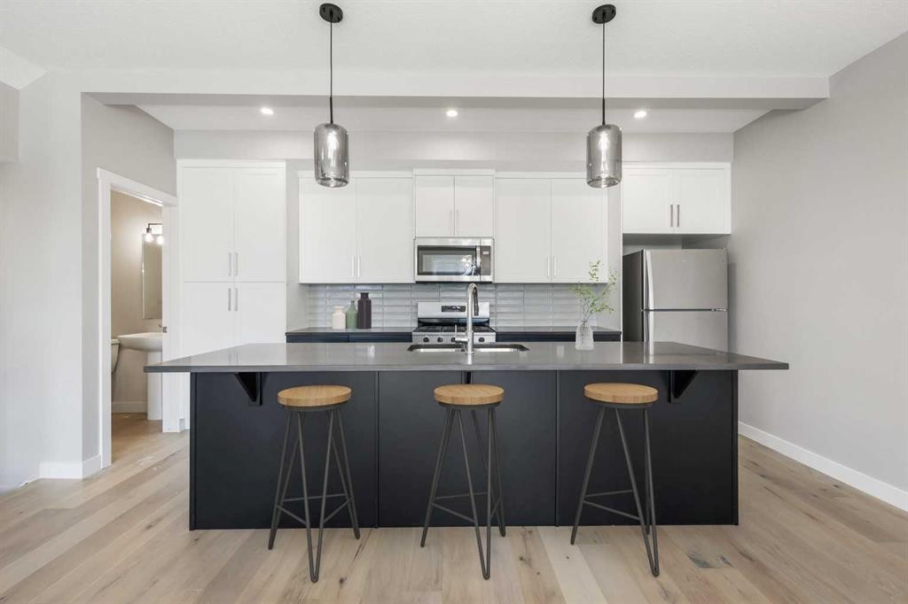 8 Waterford Glen, Chestermere, AB - Indoor Photo Showing Kitchen With Upgraded Kitchen
