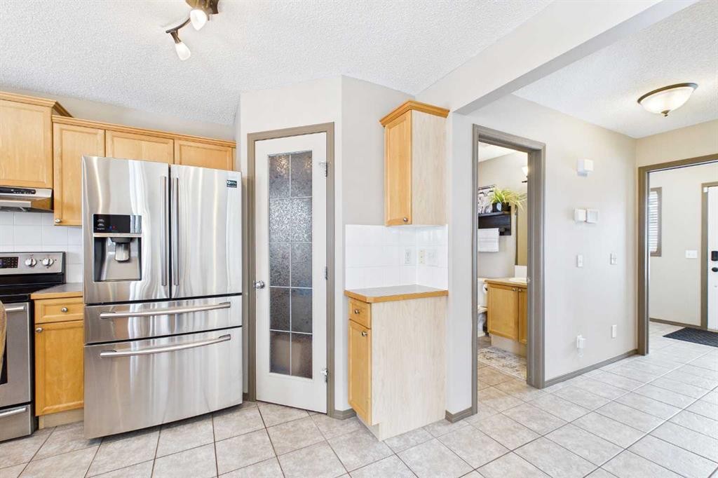 115 Citadel Mesa Close Nw, Calgary, AB - Indoor Photo Showing Kitchen