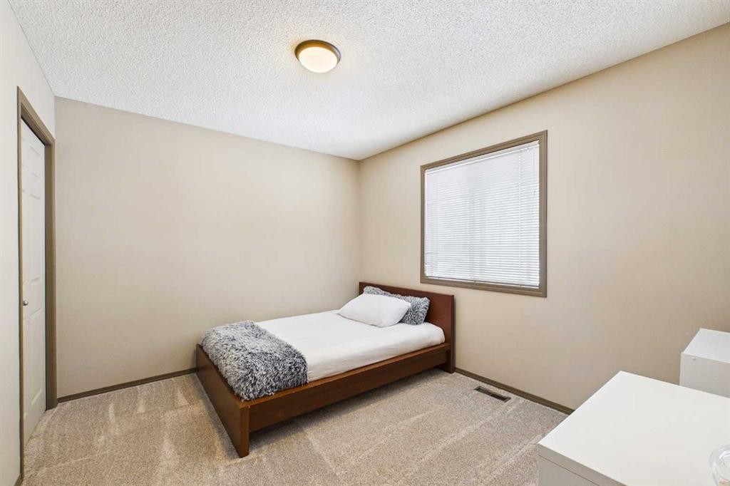 115 Citadel Mesa Close Nw, Calgary, AB - Indoor Photo Showing Bedroom