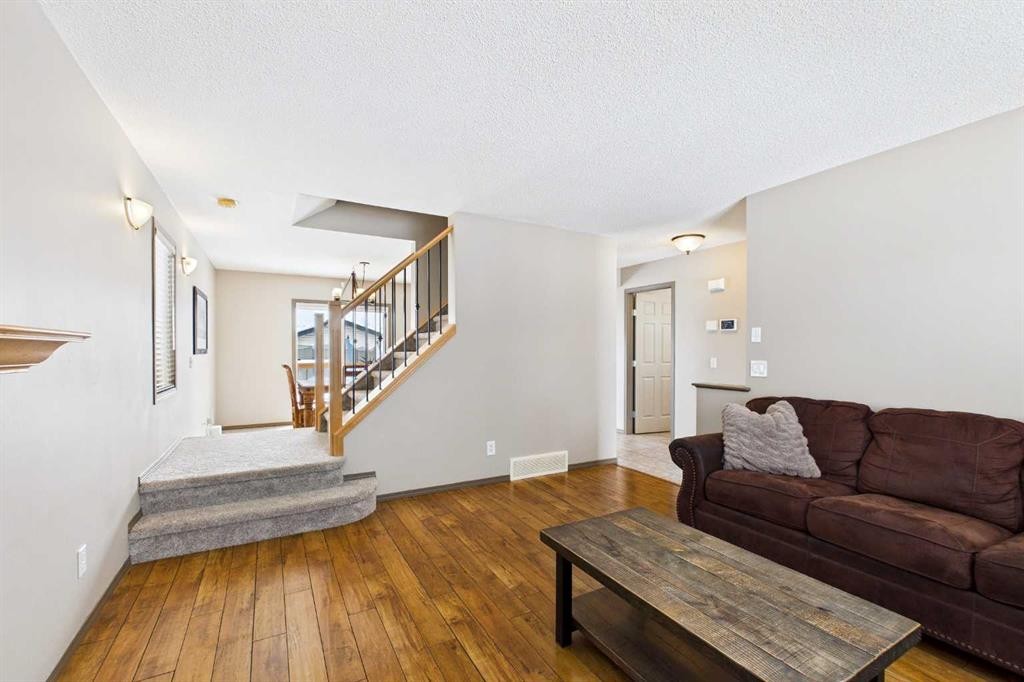 115 Citadel Mesa Close Nw, Calgary, AB - Indoor Photo Showing Living Room