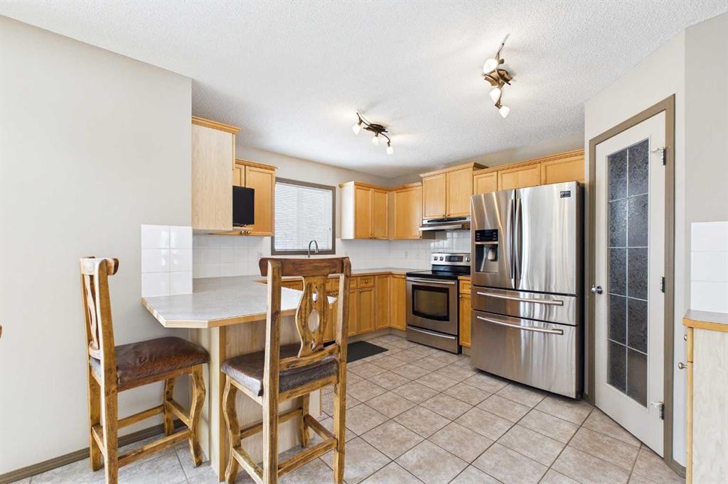 115 Citadel Mesa Close Nw, Calgary, AB - Indoor Photo Showing Kitchen