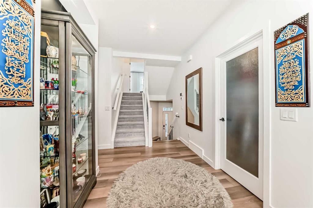 385 Edith Road Nw, Calgary, AB - Indoor Photo Showing Other Room