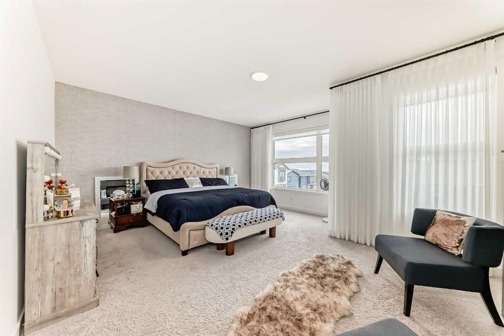 385 Edith Road Nw, Calgary, AB - Indoor Photo Showing Bedroom