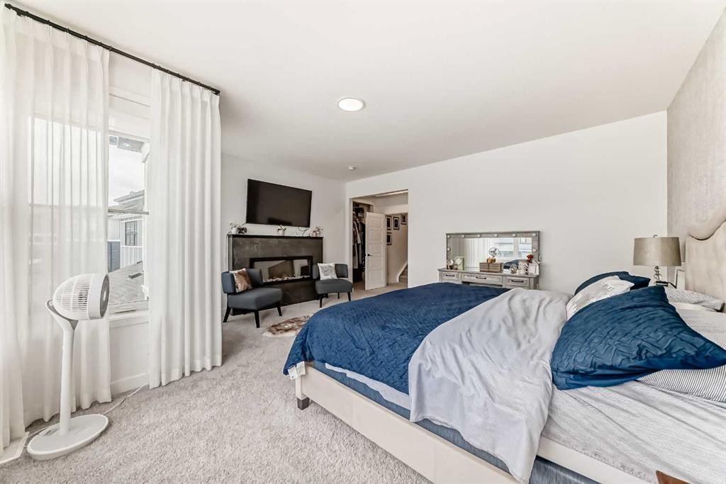 385 Edith Road Nw, Calgary, AB - Indoor Photo Showing Bedroom
