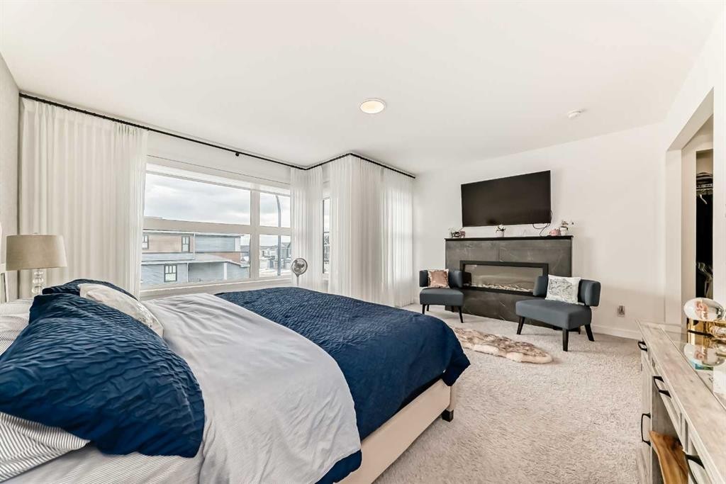 385 Edith Road Nw, Calgary, AB - Indoor Photo Showing Bedroom