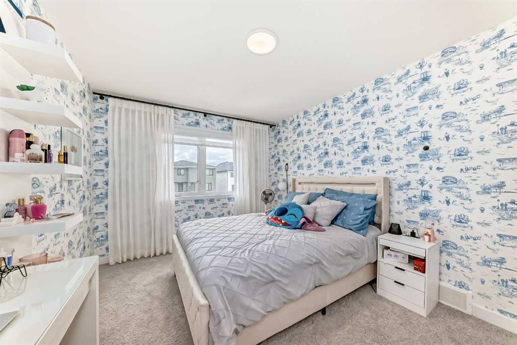 385 Edith Road Nw, Calgary, AB - Indoor Photo Showing Bedroom