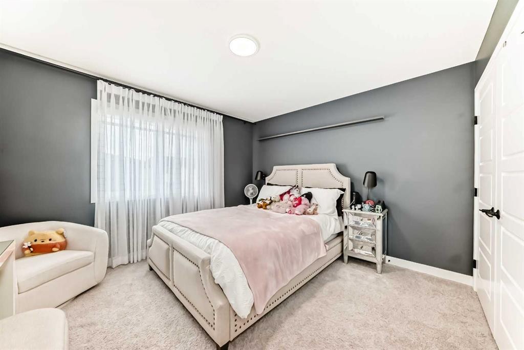 385 Edith Road Nw, Calgary, AB - Indoor Photo Showing Bedroom