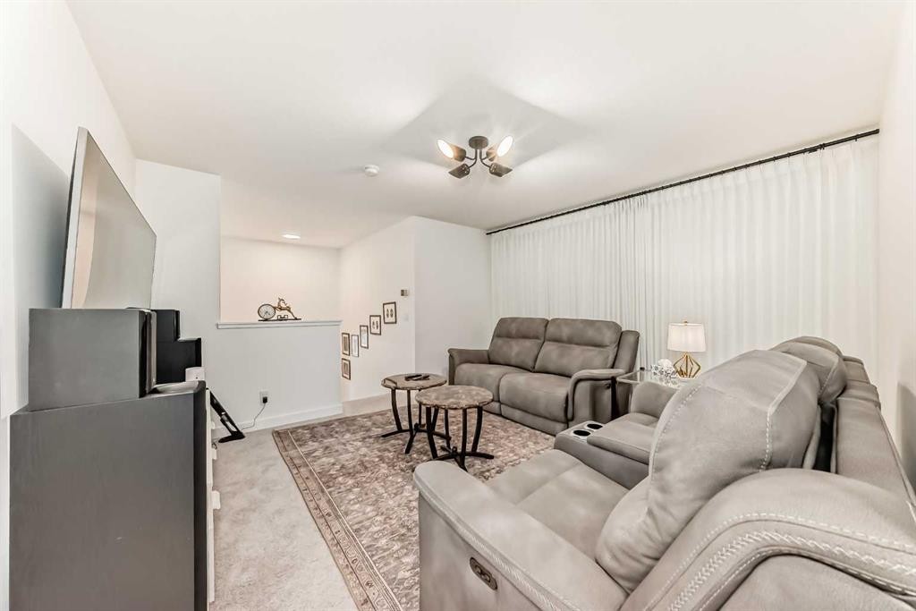 385 Edith Road Nw, Calgary, AB - Indoor