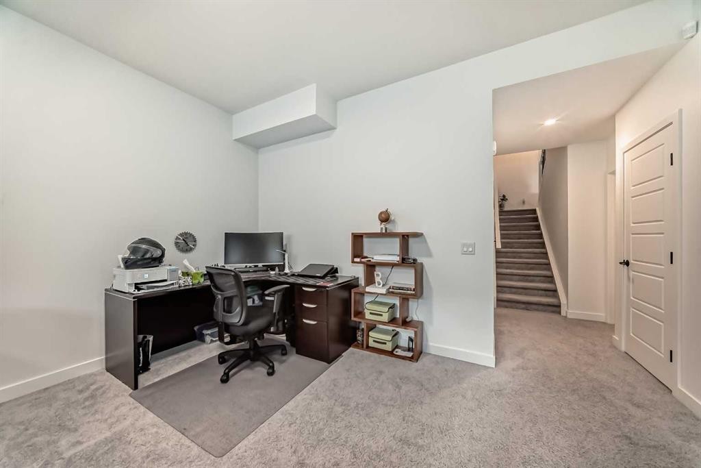 385 Edith Road Nw, Calgary, AB - Indoor Photo Showing Office