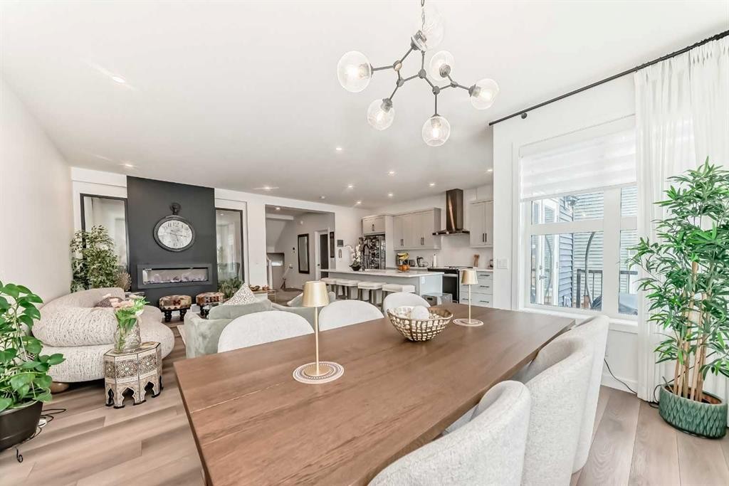 385 Edith Road Nw, Calgary, AB - Indoor Photo Showing Dining Room