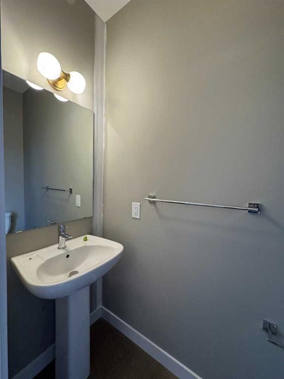 219 Waterford Heights, Chestermere, AB - Indoor Photo Showing Bathroom