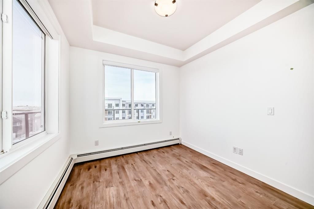 2107-63 Corner Glen Crescent Ne, Calgary, AB - Indoor Photo Showing Other Room