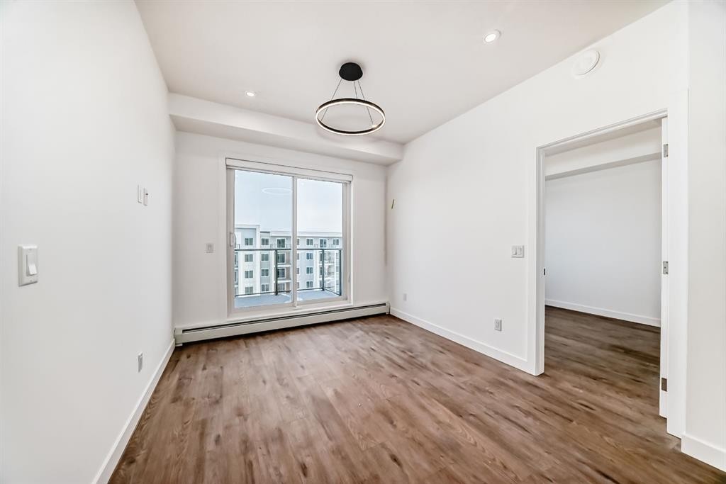 2107-63 Corner Glen Crescent Ne, Calgary, AB - Indoor Photo Showing Other Room