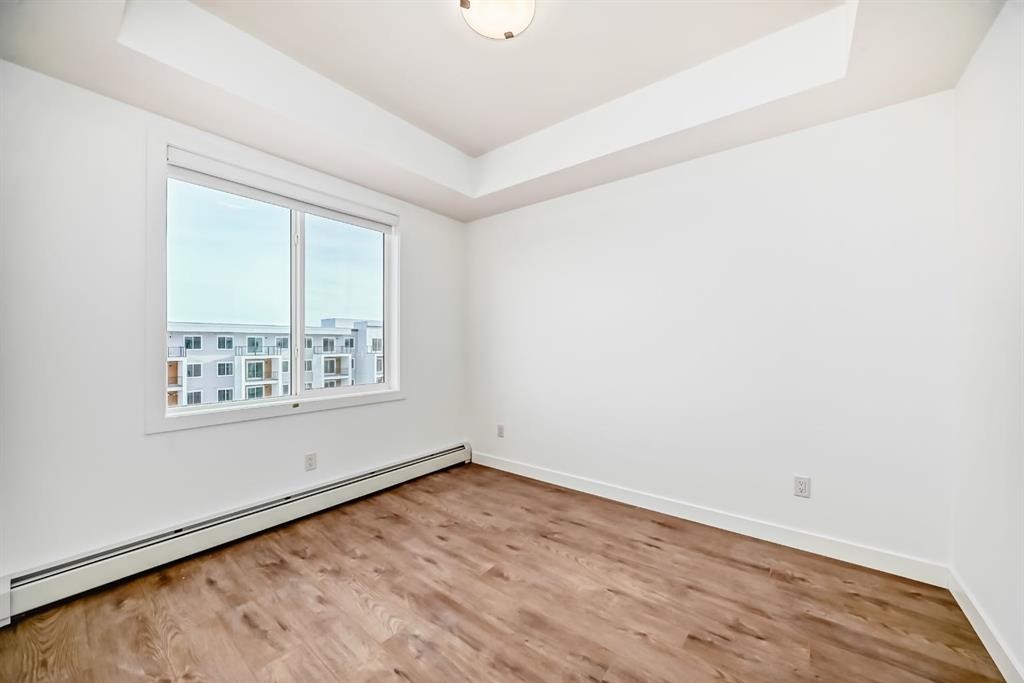 2107-63 Corner Glen Crescent Ne, Calgary, AB - Indoor Photo Showing Other Room