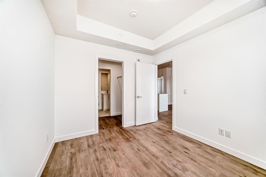 2107-63 Corner Glen Crescent Ne, Calgary, AB - Indoor Photo Showing Other Room